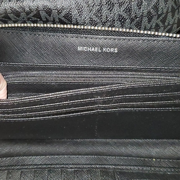 Michael Kors Hobo bag w/ matching wallet - Picture 7 of 7